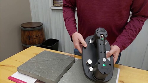 User reviewing Nemo GRABO lifter